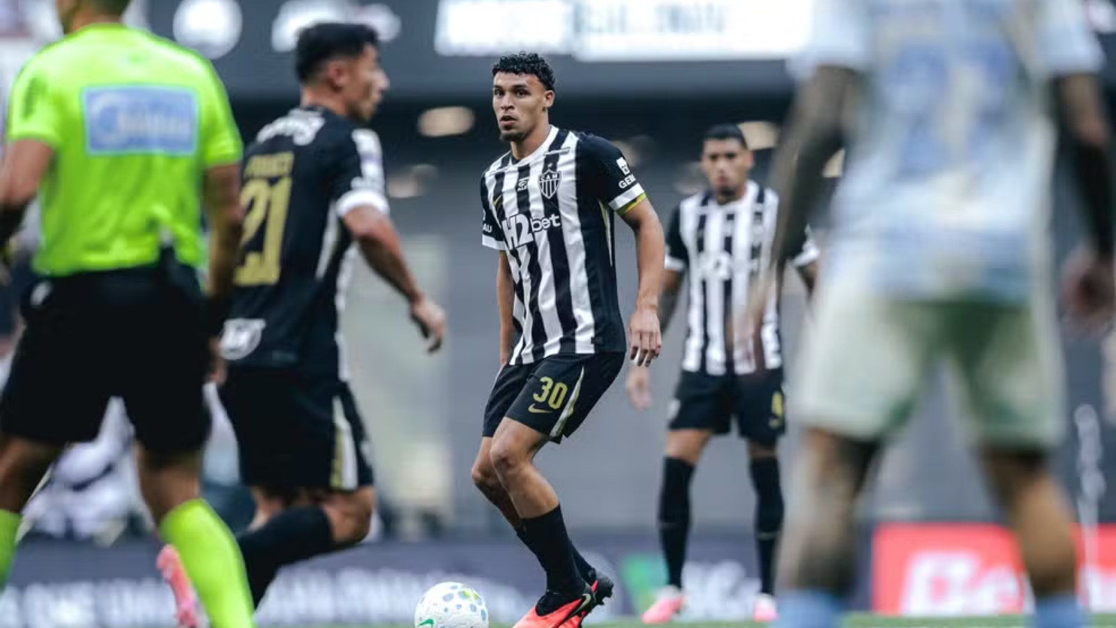 Capa da notícia Passes que deformam o jogo